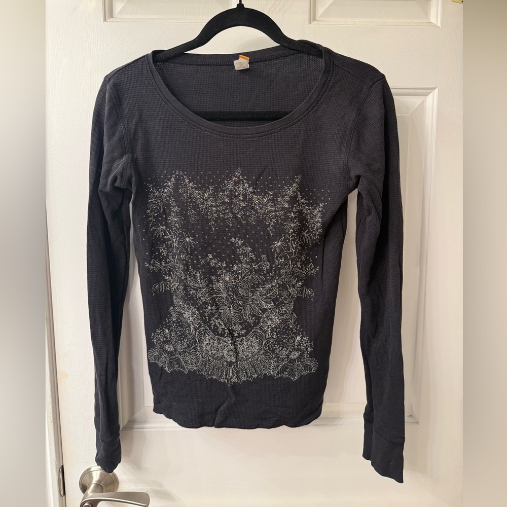 Lucy Black Long Sleeve Top with White Graphic